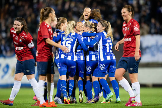 IFK Göteborgs Thilda Gianello jublar med lagkamrater