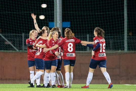 Örgrytes Moa Glans jublar med lagkamrater