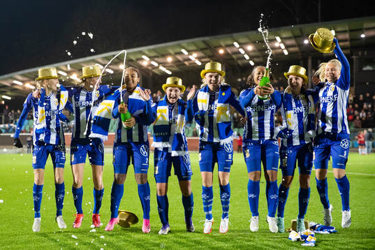 IFK Göteborgs spelare jublar