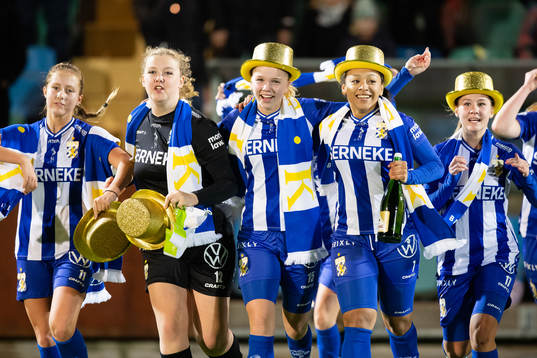 IFK Göteborgs spelare jublar