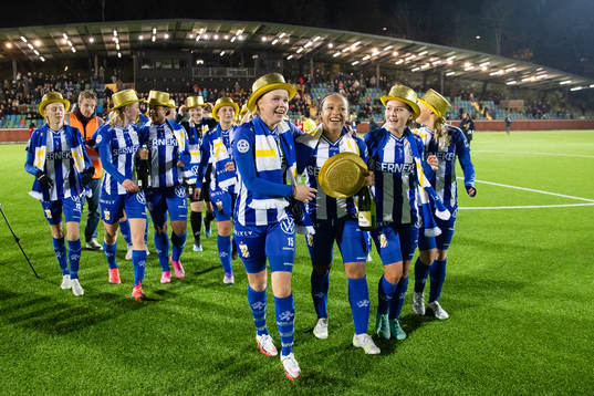 IFK Göteborgs spelare jublar