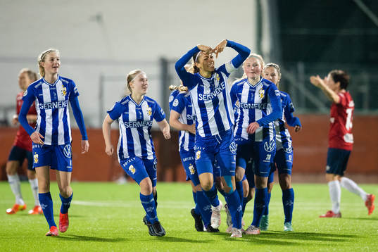 IFK Göteborgs Malva Larsson jublar med lagkamrater