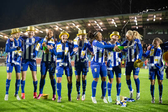 IFK Göteborgs spelare jublar