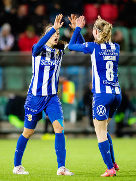 IFK Göteborgs Malva Larsson jublar ihop med Alexandra