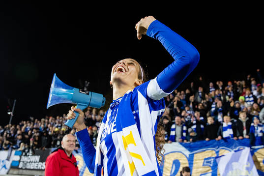 IFK Göteborgs Malva Larsson jublar med publiken