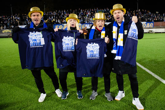 IFK Göteborgs ledare och tränare jublar