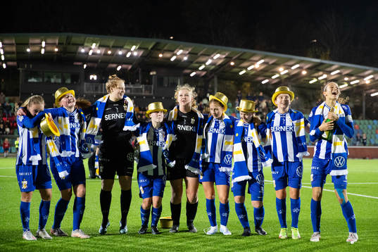 IFK Göteborgs spelare jublar