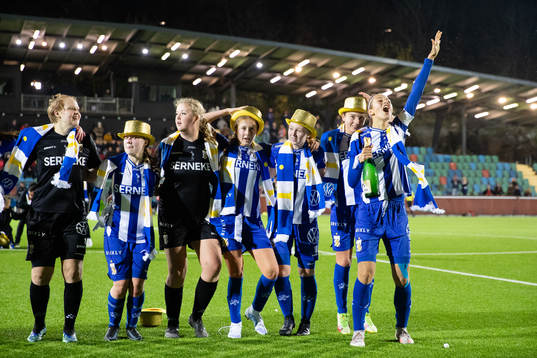 IFK Göteborgs spelare jublar