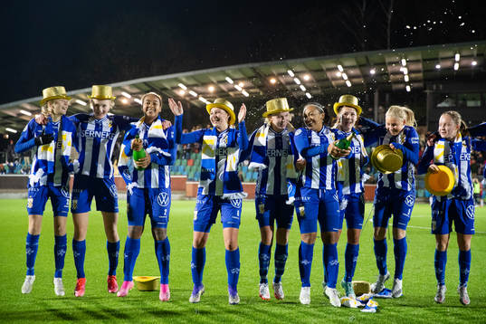 IFK Göteborgs spelare jublar