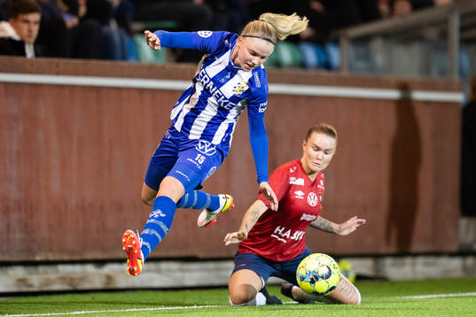 IFK Göteborgs Jenny Helgesson och Örgrytes Moa Glans
