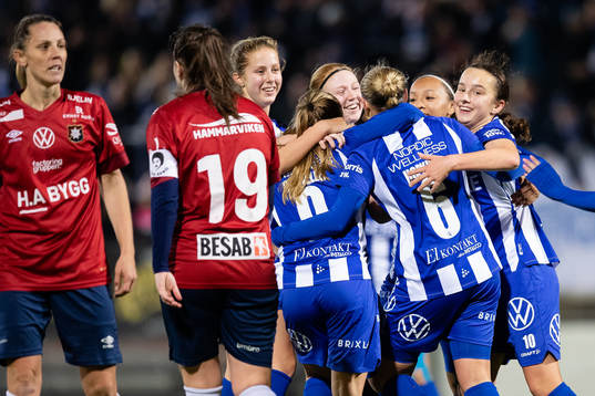 IFK Göteborgs Thilda Gianello jublar med lagkamrater