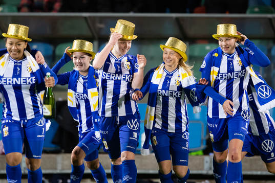 IFK Göteborgs spelare jublar