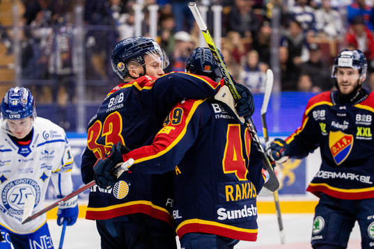 Djurgårdens Filiph Engsund och Rhett Rakhshani jublar