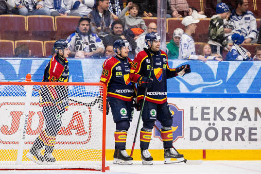 Djurgårdens Rhett Rakhshani och Ludvig Rensfeldt jublar