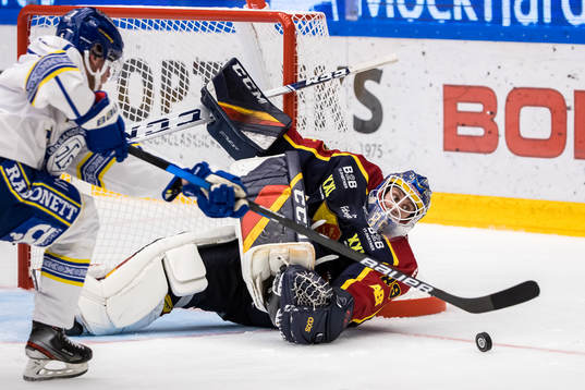 Leksands Calle Själin och Djurgårdens målvakt Niklas