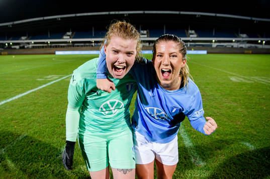 Malmö FFs målvakt Emma Svensson och Lovisa Wifvesson