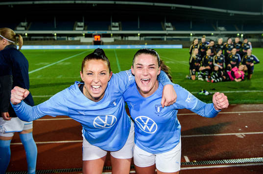 Malmö FFs Malin Gunnarsson och Saga Fredriksson jublar