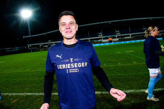 Malmö FF tränare Fredrik Jahnfors firar seriesegern
