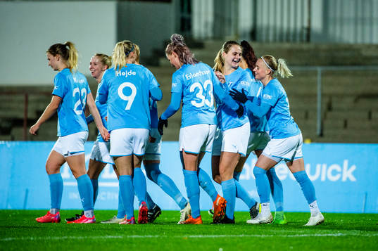 Malmö FFs Ida Lyberg jublar med lagkamraterna