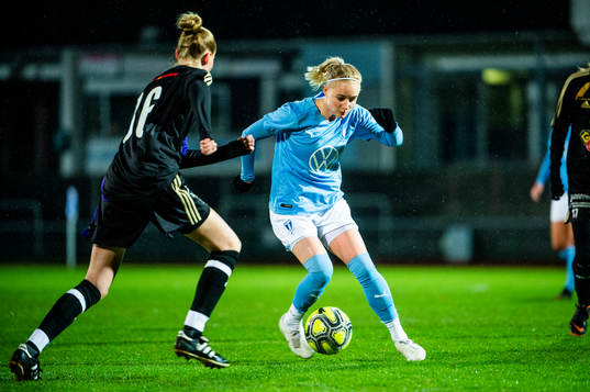Malmö FFs Melina Skarström mot Dalby/Genarps Emelie Nylén