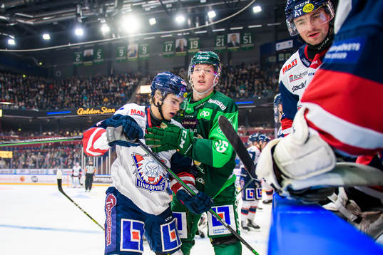 Linköpings Elliot Ekmark och Färjestads Gustav Rydahl
