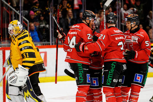 Örebros spelare jublar