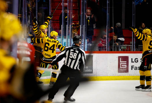 Skellefteås Linus Karlsson jublar