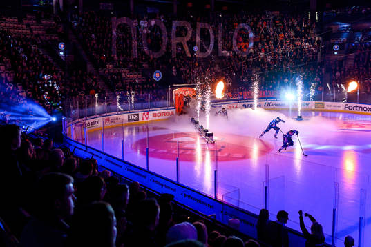 Växjös intro före ishockeymatchen i SHL mellan Växjö