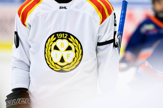 Brynäs spelar med svart sorgeband