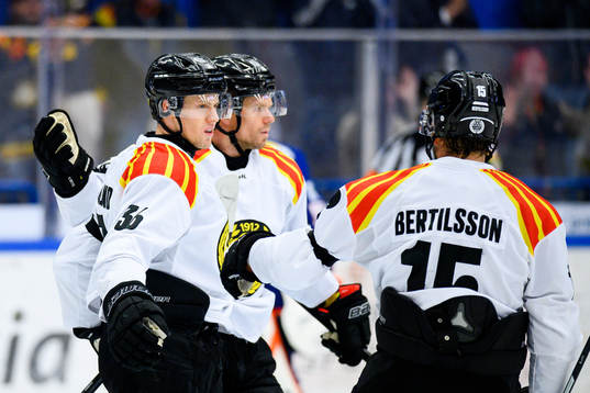 Brynäs Linus Ölund jublar