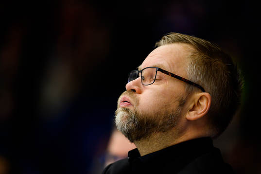 Brynäs tränare Mikko Manner deppar