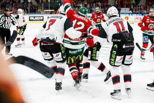 Frölundas Max Friberg blöder från benet