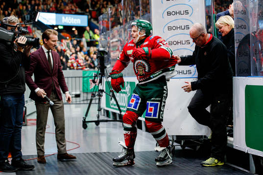 Frölundas Max Friberg blöder från benet