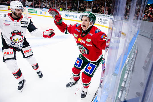 Malmö Redhawks Markus Lauridsen på väg för att hjälpa