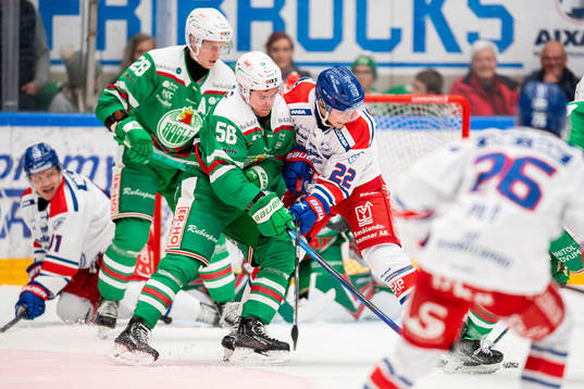 Rögles Ryan McKiernan och Oskarshamns John Dahlström