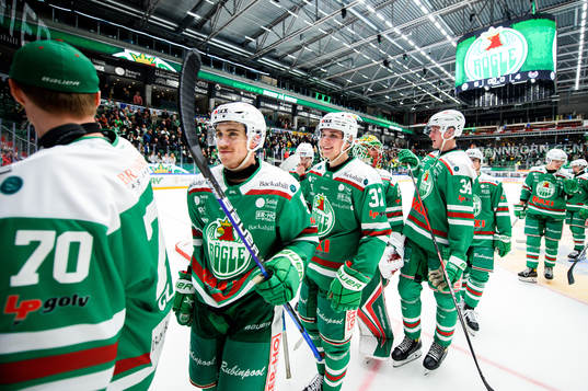 Rögles Adam Edström jublar