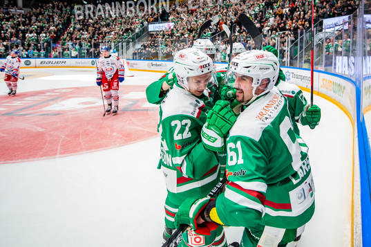 Rögles Samuel Jonsson jublar med Ludvig Larsson