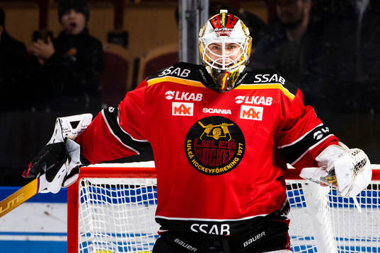 Luleås målvakt Jesper Wallstedt jublar