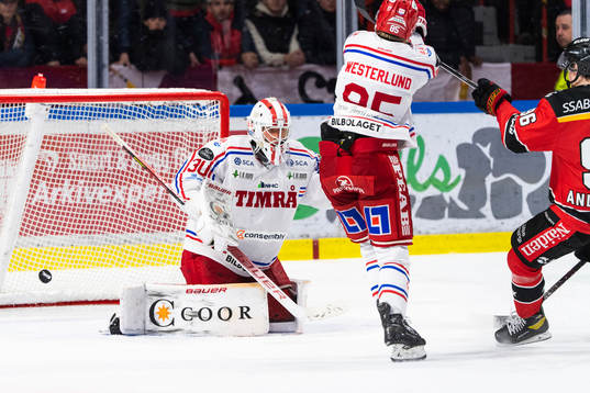 Luleås Pontus Andreasson gör 2-0 bakom Timrås målvakt