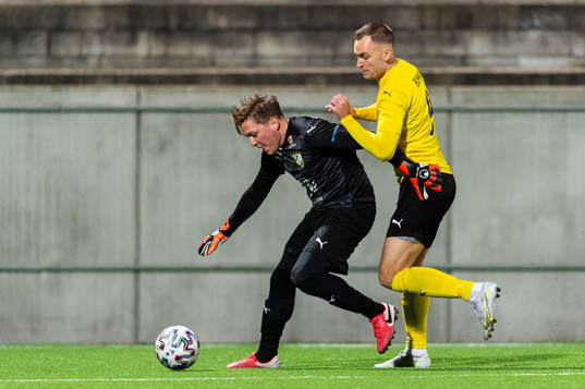Lunds Filip Bohman och IFK Malmös målvakt Victor Ringdahl