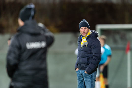 Lunds sportchef Stefan Jansson i diskussion med IFK Malmös