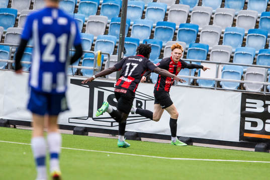 Brommapojkarnas Hampus Nielsen jublar