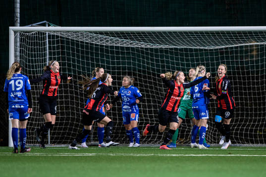 Brommapojkarnas Liv Brunzell jublar