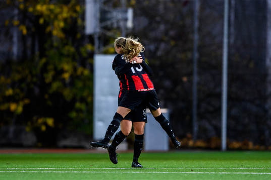 Brommapojkarnas Eli Söderberg jublar