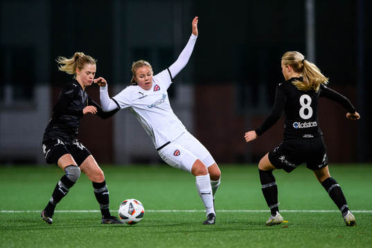 Umeås Stina Gunnebrink och Vera Croné mot Rosengårds