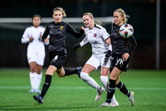 Umeås Elise Johansson och Vera Croné mot Rosengårds