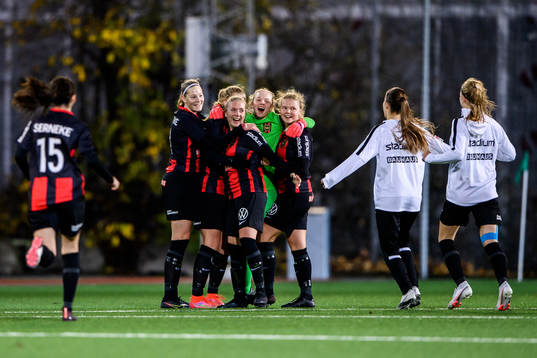 Brommapojkarnas spelare jublar