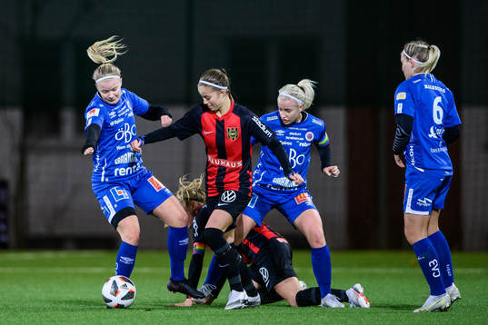 Örebros Rebecka Elisabeth Mannström och Clara Heiche mot