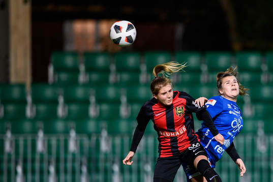 Brommapojkarnas Ebba Ronquist och Örebros Cornelia Karlsson