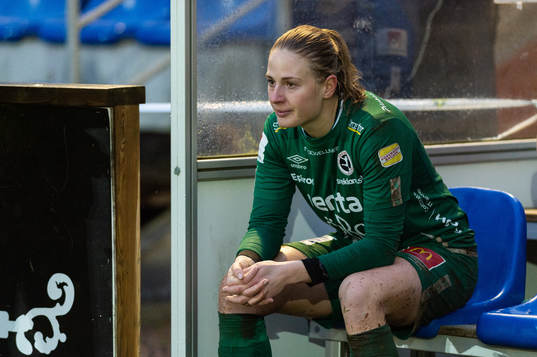Örebros målvakt Tove Enblom deppar